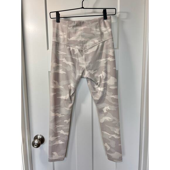Athleta Women's Camo Elation 7/8 Tight Stretch Activewear Gray Cream Size Small - Picture 6 of 14